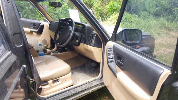 JEEP Cherokee สีดำเดิม ปี 2002 เครื่อง 4,000cc ติดแก๊ส LPG หัวฉีด