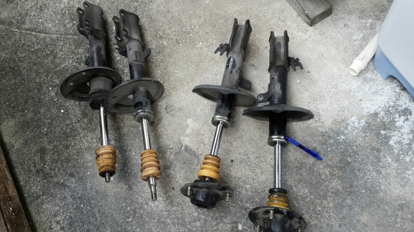 ขายโช็คอัพ Camry รุ่นปี 2000 (ไม้บรรทัด) ขายโช็คอัพ Camry รุ่นปี 2000 (ไม้บรรทัด)