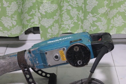 เครื่องสกัดคอนกรีต makita hm 1306 แท้ๆ สภาพดีพร้อมทำงานรองรับงานหนักๆได้เลยครับ