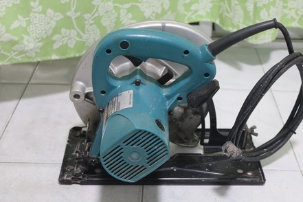 เลื่อนวงเดือน makita ขนาดใบ 9 นิ้ว รุ่น N5900B พร้อมใช้งานครับ