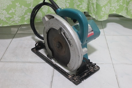 เลื่อนวงเดือน makita ขนาดใบ 9 นิ้ว รุ่น N5900B พร้อมใช้งานครับ