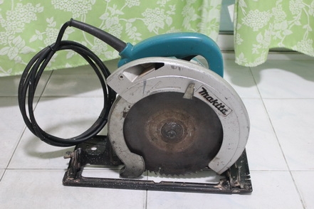 เลื่อนวงเดือน makita ขนาดใบ 9 นิ้ว รุ่น N5900B พร้อมใช้งานครับ