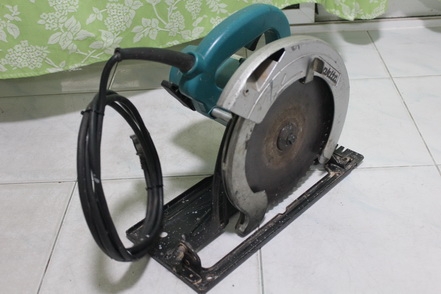 เลื่อนวงเดือน makita ขนาดใบ 9 นิ้ว รุ่น N5900B พร้อมใช้งานครับ