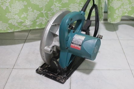 เลื่อนวงเดือน makita ขนาดใบ 9 นิ้ว รุ่น N5900B พร้อมใช้งานครับ