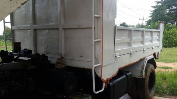 ขายรถบรรทุก 6 ล้อดั้ม