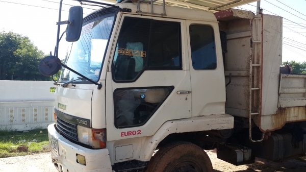 ขายรถบรรทุก 6 ล้อดั้ม