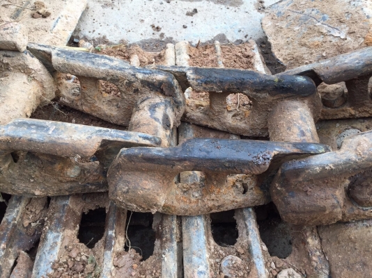 ขายโซ่กับแผ่นถอดออกจาก KOMATSU PC200-5 ทั้งคู่ ตามสภาพ สนใจโทร 081-970-1072