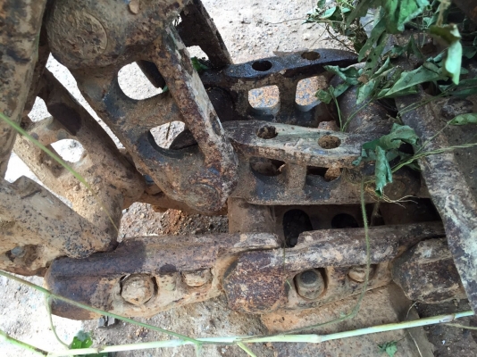 ขายโซ่กับแผ่นถอดออกจาก KOMATSU PC200-5 ทั้งคู่ ตามสภาพ สนใจโทร 081-970-1072