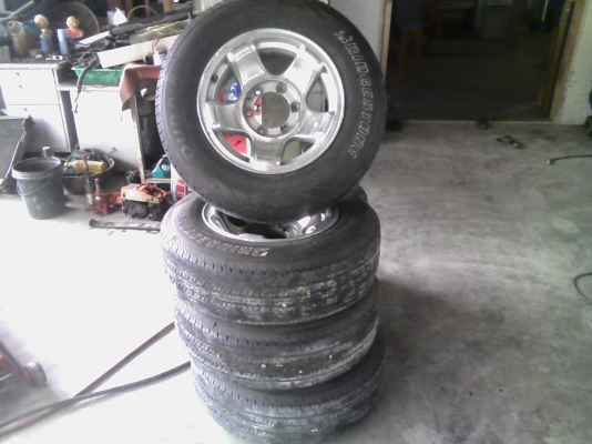 ขายยางพร้อมแม็กราคาถูก 215/70/15ปี13BRIDGESTONE