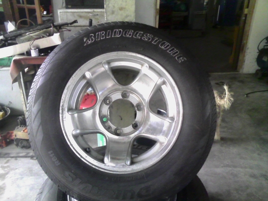 ขายยางพร้อมแม็กราคาถูก 215/70/15ปี13BRIDGESTONE