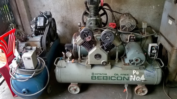 ขายปั้มลมญี่ปุ่นสวยๆ HITACHI-BEBICON  3 แรง ถัง 80 ลิตร นำเข้าญี่ปุ่นพร้อมใช้งานครับ