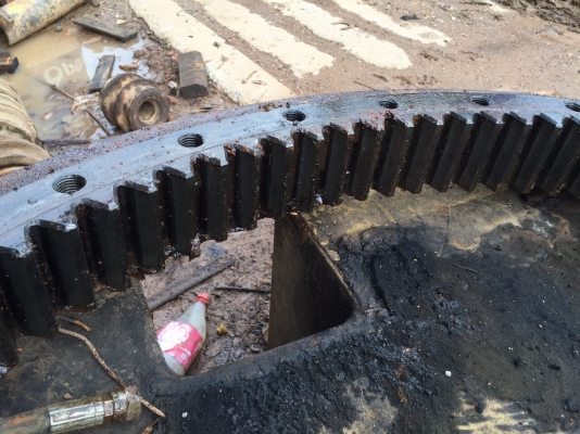 ขายเอวถอดออกจาก KOMATSU PC200-5 สนใจโทร 081-970-1072 ขายเอวถอดออกจาก KOMATSU PC200-5 สนใจโทร 081-970-1072