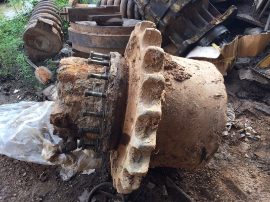 ขายตัวเดินถอดออกจาก KOMATSU PC200-5 สนใจโทร 081-970-1072 ขายตัวเดินถอดออกจาก KOMATSU PC200-5 สนใจโทร 081-970-1072