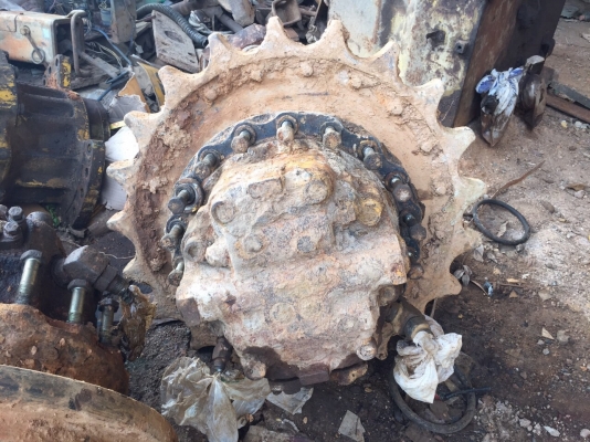 ขายตัวเดินถอดออกจาก KOMATSU PC200-5 สนใจโทร 081-970-1072 ขายตัวเดินถอดออกจาก KOMATSU PC200-5 สนใจโทร 081-970-1072