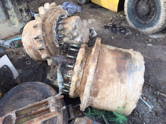 ขายตัวเดินถอดออกจาก KOMATSU PC200-5 สนใจโทร 081-970-1072
