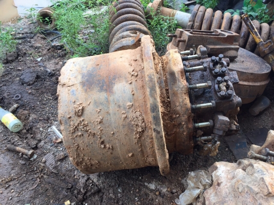 ขายตัวเดินถอดออกจาก KOMATSU PC200-5 สนใจโทร 081-970-1072 ขายตัวเดินถอดออกจาก KOMATSU PC200-5 สนใจโทร 081-970-1072