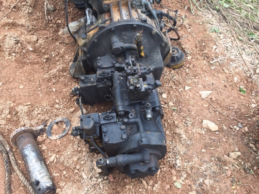 ขายปั้มท้ายเครื่องถอดออกจาก KOMATSU PC200-5 สนใจโทร 081-970-1072 ขายปั้มท้ายเครื่องถอดออกจาก KOMATSU PC200-5 สนใจโทร 081-970-1072