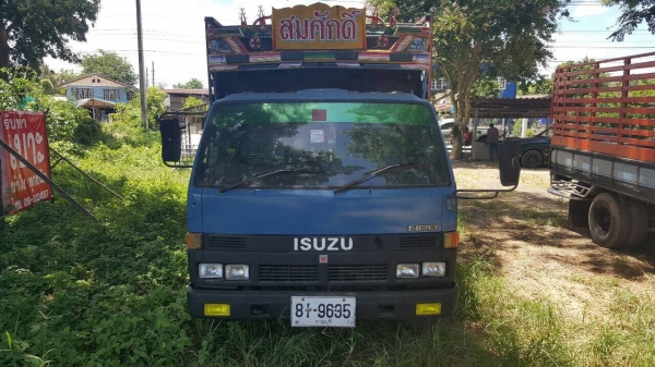 ขาย 6 ล้อ NPR ปี 33 คัสซีสวยตลอดเส้น เครื่องดีไม่หลวมไม่ไอ เฟืองท้าย F แต่งเกียร์สั้นแล้ว คอกสวยพร้อมบรรทุก ทะเบียนพร้อมโอน