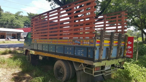 ขาย 6 ล้อ NPR ปี 33 คัสซีสวยตลอดเส้น เครื่องดีไม่หลวมไม่ไอ เฟืองท้าย F แต่งเกียร์สั้นแล้ว คอกสวยพร้อมบรรทุก ทะเบียนพร้อมโอน