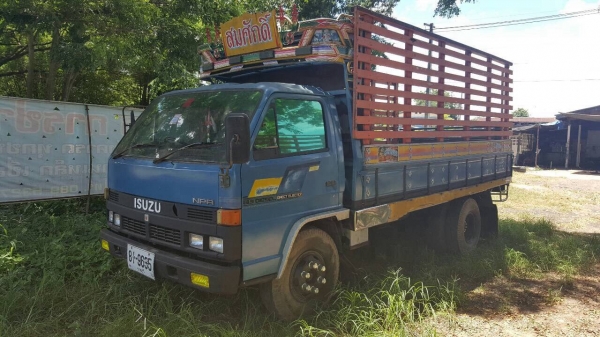 ขาย 6 ล้อ NPR ปี 33 คัสซีสวยตลอดเส้น เครื่องดีไม่หลวมไม่ไอ เฟืองท้าย F แต่งเกียร์สั้นแล้ว คอกสวยพร้อมบรรทุก ทะเบียนพร้อมโอน