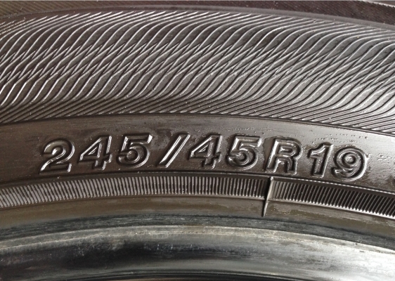 ยาง Yokohama 245 45 19 ปลายปี12 ดอกเยอะ ใช้กันยาว ยาง Yokohama 245 45 19 ปลายปี12 ดอกเยอะ ใช้กันยาว