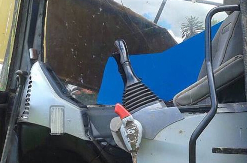 **1,350,000 บ.ต่อรอง/// แบคโฮ KOMATSU PC200-7 อินวอย **ขาย KOMATSU PC200 รุ่น7 แบคโฮ สภาพสวย พร้อมใช้ ราคาเบา HYD.EXCAVATOR KOMATSU PC200-7 เครื่องเดิม ปั้มเดิม ไฟฟ้าเต็ม ใช้งาน 17,xxx ชม. เครื่อง CUMMINS -6สูบ เครื่องดี แน่น แรง ปั้มดี แรง ทำงานดี เร็วดี