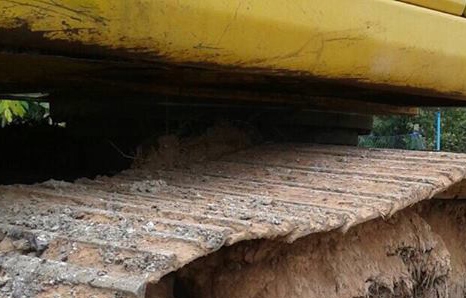 **1,350,000 บ.ต่อรอง/// แบคโฮ KOMATSU PC200-7 อินวอย **ขาย KOMATSU PC200 รุ่น7 แบคโฮ สภาพสวย พร้อมใช้ ราคาเบา HYD.EXCAVATOR KOMATSU PC200-7 เครื่องเดิม ปั้มเดิม ไฟฟ้าเต็ม ใช้งาน 17,xxx ชม. เครื่อง CUMMINS -6สูบ เครื่องดี แน่น แรง ปั้มดี แรง ทำงานดี เร็วดี