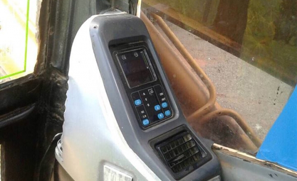 **1,350,000 บ.ต่อรอง/// แบคโฮ KOMATSU PC200-7 อินวอย **ขาย KOMATSU PC200 รุ่น7 แบคโฮ สภาพสวย พร้อมใช้ ราคาเบา HYD.EXCAVATOR KOMATSU PC200-7 เครื่องเดิม ปั้มเดิม ไฟฟ้าเต็ม ใช้งาน 17,xxx ชม. เครื่อง CUMMINS -6สูบ เครื่องดี แน่น แรง ปั้มดี แรง ทำงานดี เร็วดี