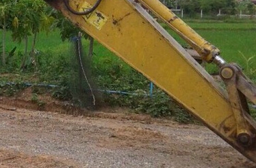 **1,350,000 บ.ต่อรอง/// แบคโฮ KOMATSU PC200-7 อินวอย **ขาย KOMATSU PC200 รุ่น7 แบคโฮ สภาพสวย พร้อมใช้ ราคาเบา HYD.EXCAVATOR KOMATSU PC200-7 เครื่องเดิม ปั้มเดิม ไฟฟ้าเต็ม ใช้งาน 17,xxx ชม. เครื่อง CUMMINS -6สูบ เครื่องดี แน่น แรง ปั้มดี แรง ทำงานดี เร็วดี