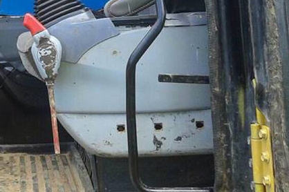 **1,350,000 บ.ต่อรอง/// แบคโฮ KOMATSU PC200-7 อินวอย **ขาย KOMATSU PC200 รุ่น7 แบคโฮ สภาพสวย พร้อมใช้ ราคาเบา HYD.EXCAVATOR KOMATSU PC200-7 เครื่องเดิม ปั้มเดิม ไฟฟ้าเต็ม ใช้งาน 17,xxx ชม. เครื่อง CUMMINS -6สูบ เครื่องดี แน่น แรง ปั้มดี แรง ทำงานดี เร็วดี