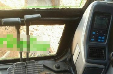 **1,350,000 บ.ต่อรอง/// แบคโฮ KOMATSU PC200-7 อินวอย **ขาย KOMATSU PC200 รุ่น7 แบคโฮ สภาพสวย พร้อมใช้ ราคาเบา HYD.EXCAVATOR KOMATSU PC200-7 เครื่องเดิม ปั้มเดิม ไฟฟ้าเต็ม ใช้งาน 17,xxx ชม. เครื่อง CUMMINS -6สูบ เครื่องดี แน่น แรง ปั้มดี แรง ทำงานดี เร็วดี