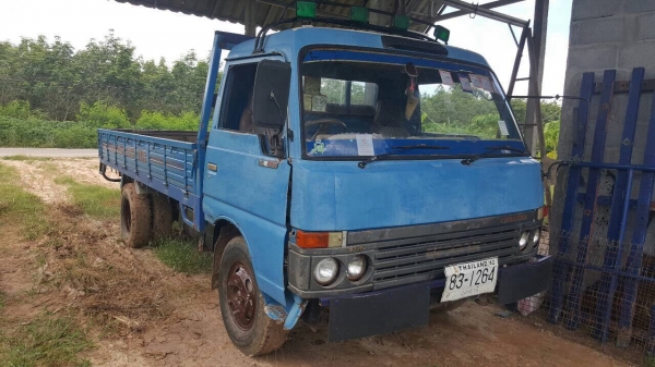 ขาย 6 ล้อ NISSAN เครื่อง 100 แรง คัสซีสวย ทะเบียนเต็มพร้อมโอน ราคาคุยกันได้ครับ