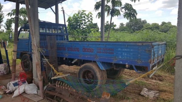 ขาย 6 ล้อ NISSAN เครื่อง 100 แรง คัสซีสวย ทะเบียนเต็มพร้อมโอน ราคาคุยกันได้ครับ