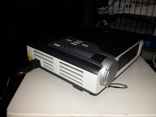 เครื่องฉาย โปรเจคเตอร์