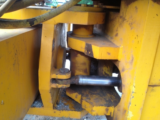 ขายรถบดสั่นสะเทือน  10 ตัน