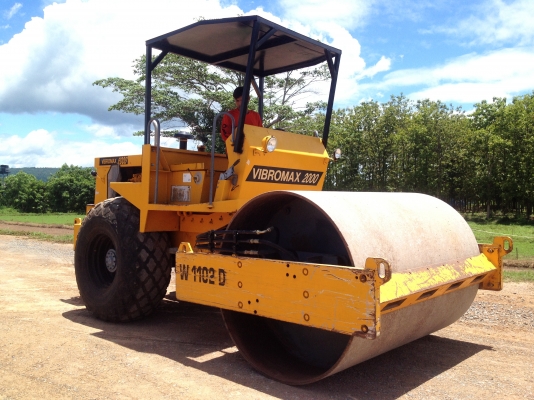 ขายรถบดสั่นสะเทือน  10 ตัน