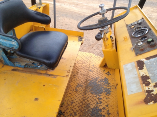 ขายรถบดสั่นสะเทือน  10 ตัน