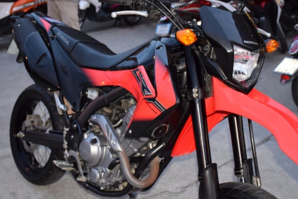 ฮอนด้า Crf 250 m สีแดง-ดำ ปี 57 สภาพ สวย ป้ายแดงยังไงยังงั้น ฮอนด้า Crf 250 m สีแดง-ดำ ปี 57 สภาพ สวย ป้ายแดงยังไงยังงั้น