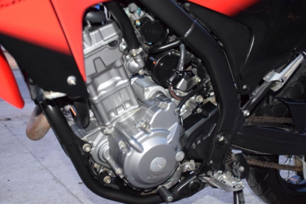 ฮอนด้า Crf 250 m สีแดง-ดำ ปี 57 สภาพ สวย ป้ายแดงยังไงยังงั้น ฮอนด้า Crf 250 m สีแดง-ดำ ปี 57 สภาพ สวย ป้ายแดงยังไงยังงั้น