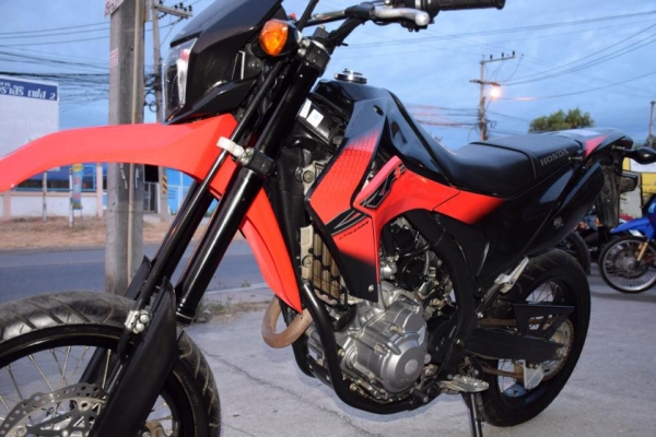 ฮอนด้า Crf 250 m สีแดง-ดำ ปี 57 สภาพ สวย ป้ายแดงยังไงยังงั้น ฮอนด้า Crf 250 m สีแดง-ดำ ปี 57 สภาพ สวย ป้ายแดงยังไงยังงั้น