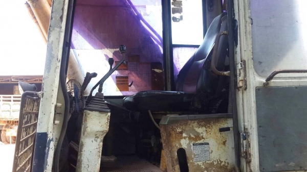 ขายด่วนรถแบคโฮ. Komatsu. 200 รุ่น 5. พร้อมใช้งาน.  เอกสารพร้อม