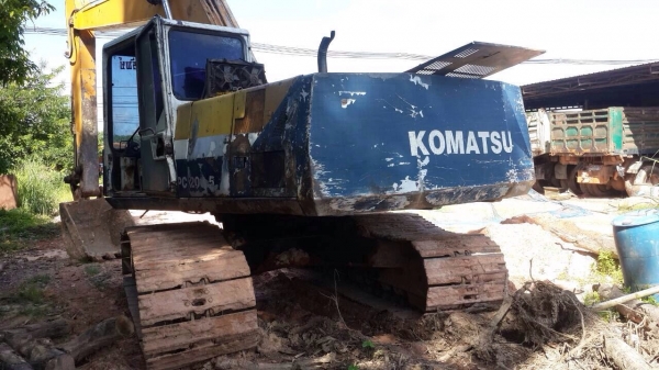 ขายด่วนรถแบคโฮ. Komatsu. 200 รุ่น 5. พร้อมใช้งาน.  เอกสารพร้อม
