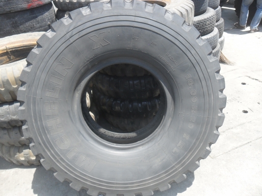 ยางเลเดียล 14.00-20 สวยๆ ราคาเส้นละ 3000 บาท