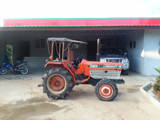 77,000 บาท ขายครับ. KUBOTA.  L 2002 DT-M. (4 WD) เพาเวอร์ พร้อม ผาน 5 และ เหล็กกันจม ( มีภาพวีดีโอ )