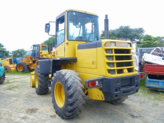 KOMATSU WA100-3 นำเข้าจากญี่ปุ่นครับ สวยๆ 090-986-2521 อ๊อบ