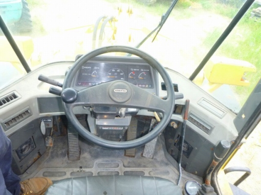 KOMATSU WA100-3 นำเข้าจากญี่ปุ่นครับ สวยๆ 090-986-2521 อ๊อบ