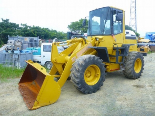KOMATSU WA100-3 นำเข้าจากญี่ปุ่นครับ สวยๆ 090-986-2521 อ๊อบ
