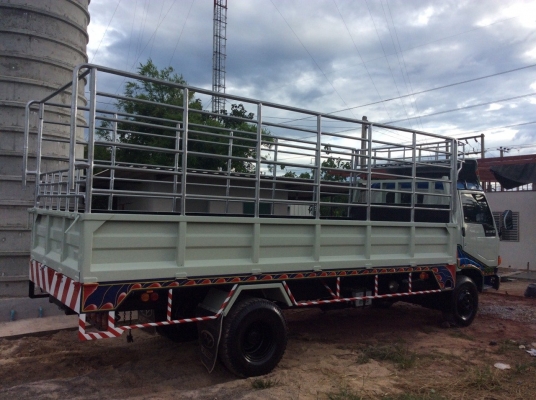 HINO6ล้อ FC แท้ เครื่อง 160 แรง(6สูบ) พวงมาลัยพาว์เวอร์ กะบะเหล็กรั้วคอกแป๊บสูง ยาว 5.5 ม. คานหน้า-หลัง F เครื่องดี ครัทซีสวย ขาย 430,000 บาท ศุภากร (081-1903107 ,0814252943)