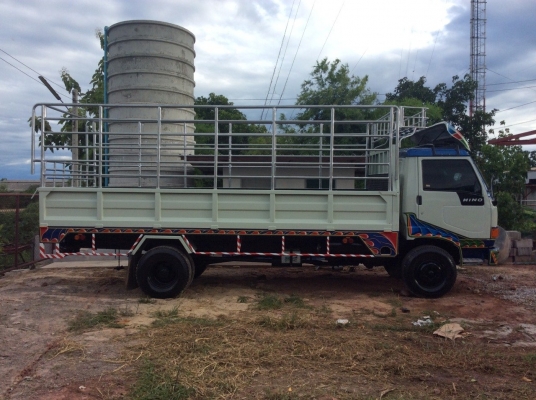 HINO6ล้อ FC แท้ เครื่อง 160 แรง(6สูบ) พวงมาลัยพาว์เวอร์ กะบะเหล็กรั้วคอกแป๊บสูง ยาว 5.5 ม. คานหน้า-หลัง F เครื่องดี ครัทซีสวย ขาย 430,000 บาท ศุภากร (081-1903107 ,0814252943)