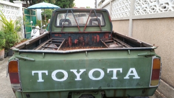 กระบะโตโยต้า RN20 สี่ขอ เกียร์คอ ภายในสวย พร้อมโอน ขาย 38,000 บาท